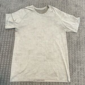 Lululemon Men’s shirt